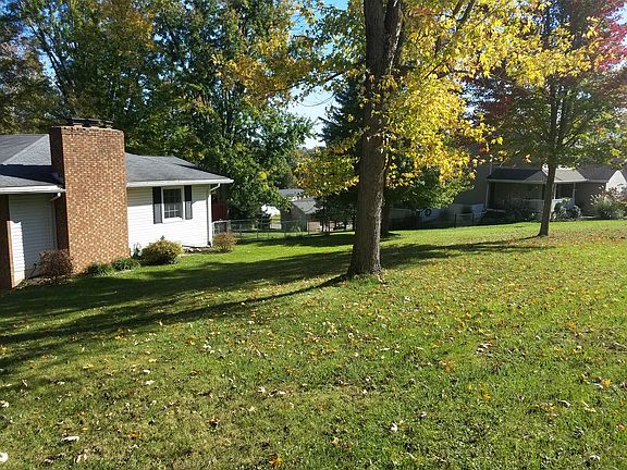 3rd image of 6 Applewood Dr