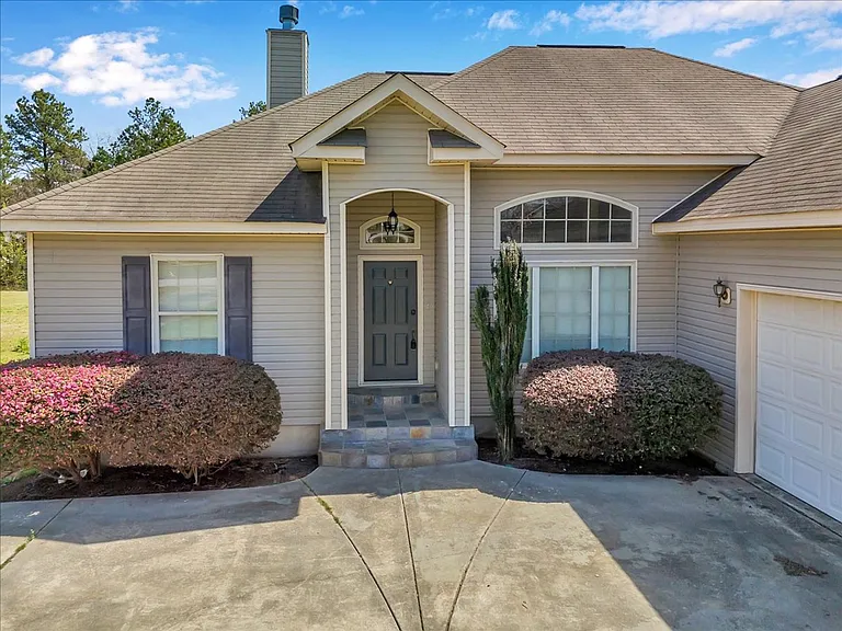 331 Amanda Dr — Photo 4