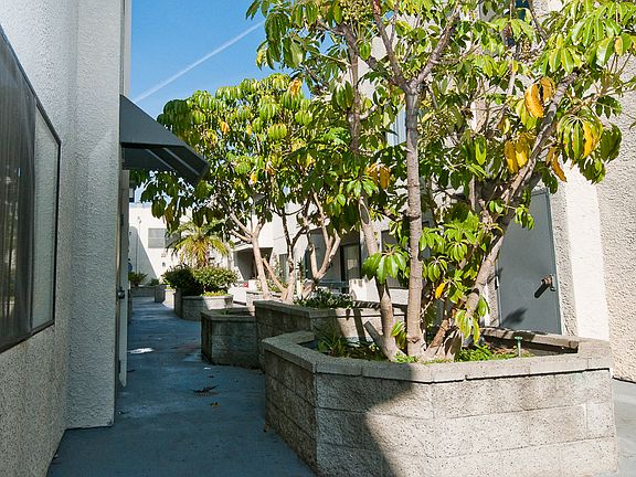 2nd image of 15602 Vanowen St #204