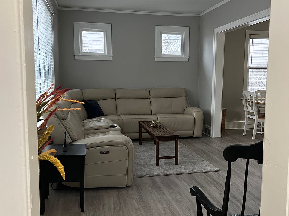 1st image of 2824 Parker St