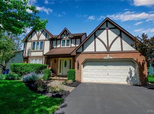 464 Glen Oak Dr, East Amherst, NY 14051