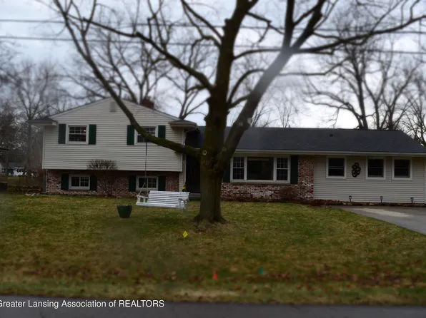 5219 Wardcliff Dr, East Lansing, MI 48823