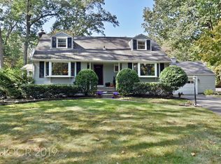19 Circle End Dr, Ramsey, NJ 07446