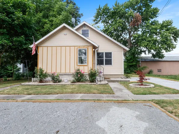 406 N Jefferson St, Hebron, IN 46341
