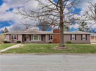 12 Lakeview Dr, Belleville, IL
