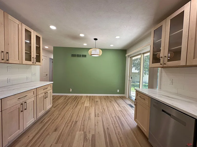 1839 W Arlington Cir — Photo 17