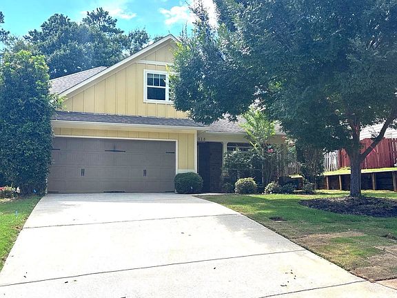 3rd image of 1018 Silver Lake Dr