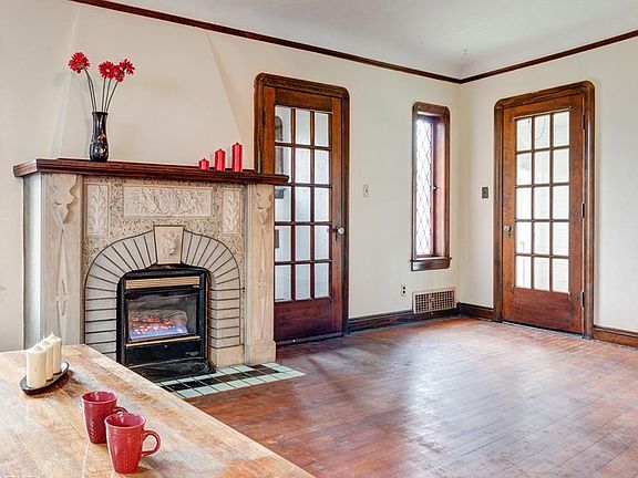 4th image of 131 E 192nd St
