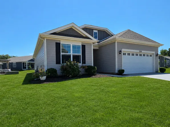 1200 Redtail Cir, Woodstock, IL 60098