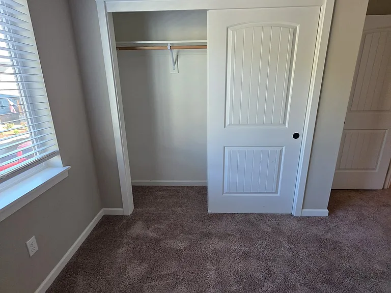 1013 Robbins Ct — Photo 17