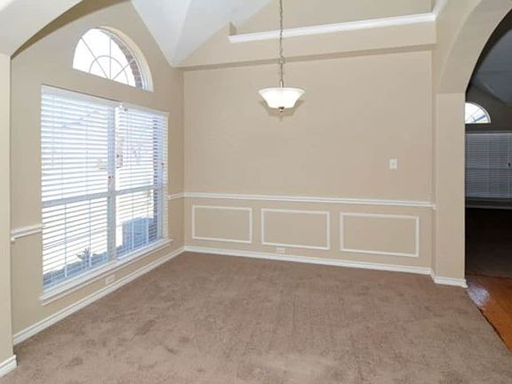 3rd image of 3008 Flintridge Dr