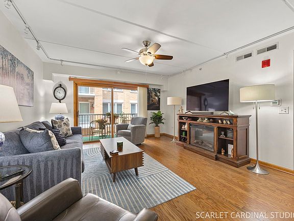 3rd image of 123 W Saint Charles Rd Unit 305