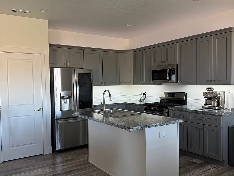 7813 Coldwater Dr — Photo 2