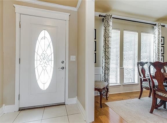 4th image of 2921 Cambridgeshire Dr