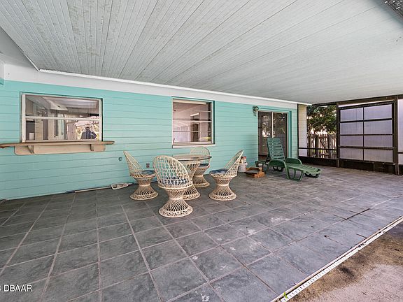 5th image of 221 Putnam Ave