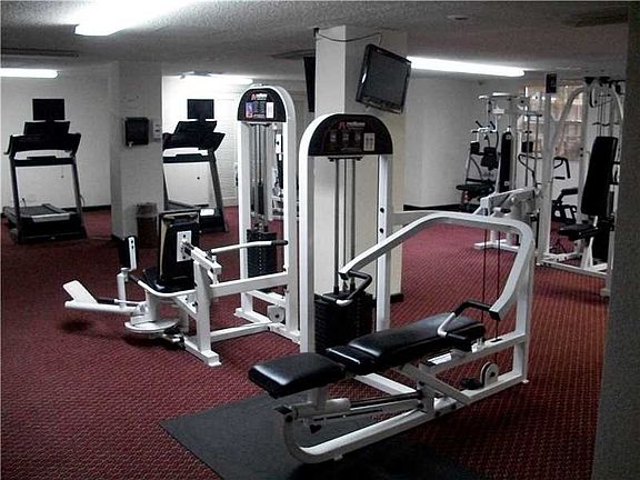 5th image of 230 174th St APT 1617