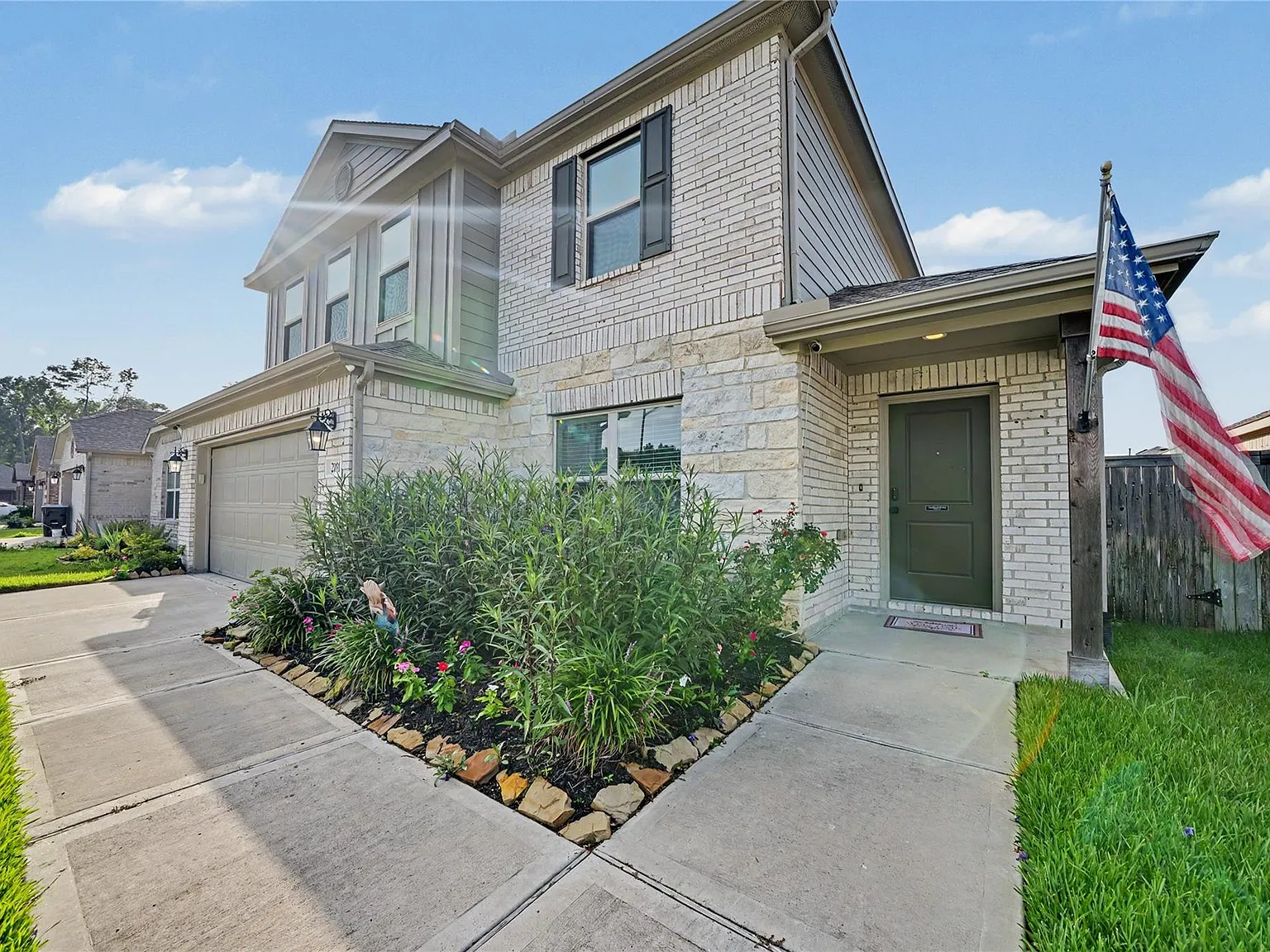 4 bed, 2.5 bath, 2404 sqft, $2,250 — Photo 3