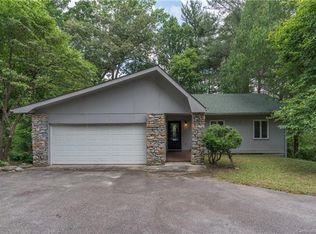 136 Pinehurst Dr, Hendersonville, NC 28792