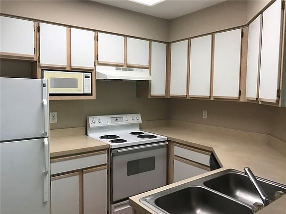 5th image of 6000 Shepherd Mountain Cv Unit 1407