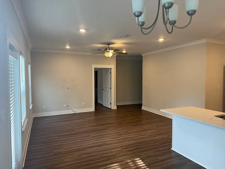 180 Bradford Ct — Photo 4