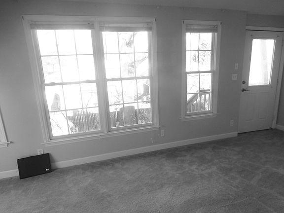 5th image of 2560 Dare St