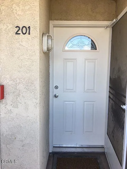2 bed, 2.0 bath, 948 sqft, $3,500 — Photo 2