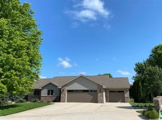 811 Hillcrest Dr SE, Le Mars, IA 51031