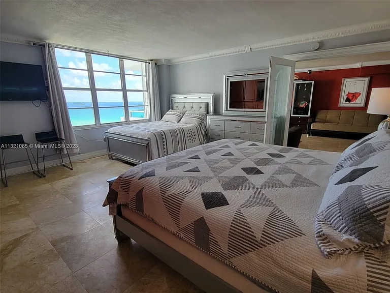 5151 Collins Ave #1036 — Photo 6