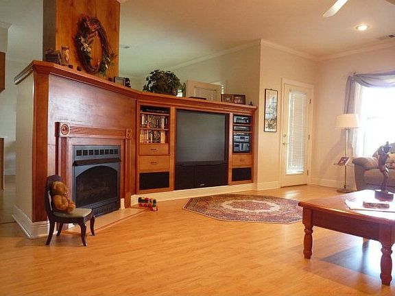 4th image of 1206 E Lakeshore Dr