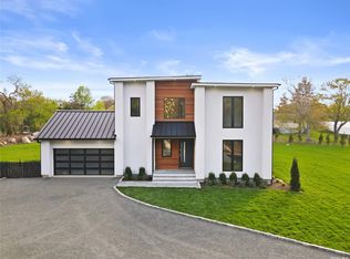 500 Circle Dr, East Marion, NY 11939