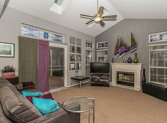 3rd image of 460 Mayflower Ln Unit 4