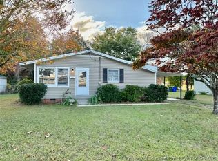 1821 Seabrook Rd, Fayetteville, NC 28301