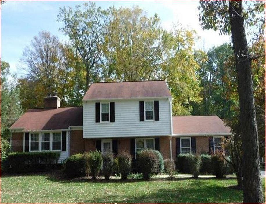 4 BR 3BA Furnished house with big back yard
