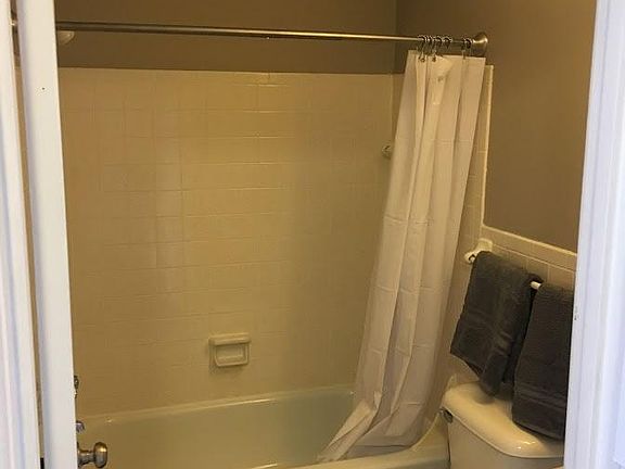 3rd image of 1115 14th Ave SE APT 10