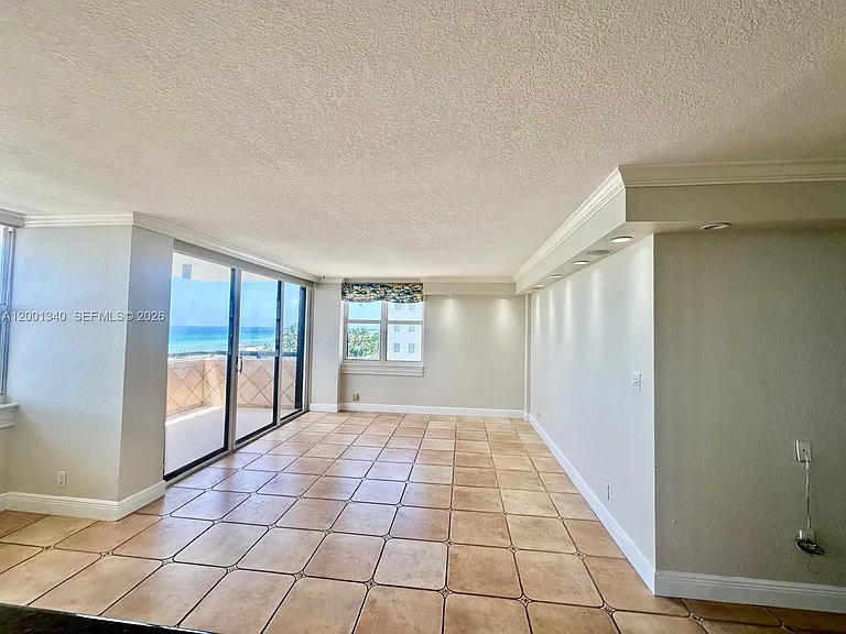 2555 Collins Ave #711 — Photo 4