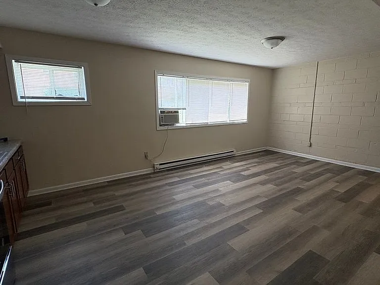 Maple Court — Photo 15