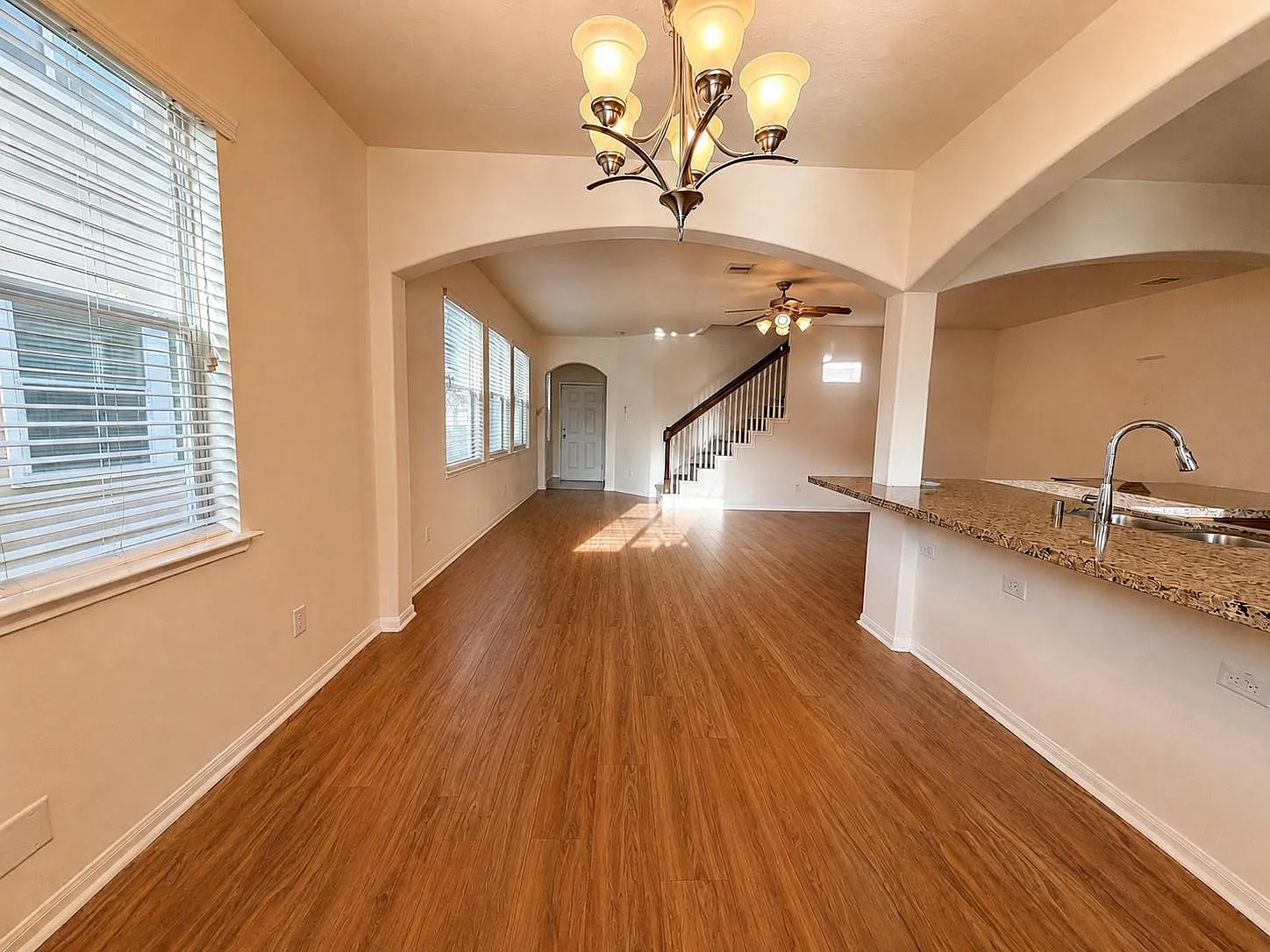 3 bed, 2.5 bath, 1810 sqft, $2,000 — Photo 2