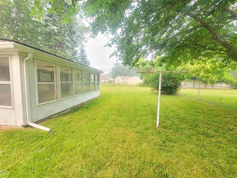 24203 Pingree Ave — Photo 4