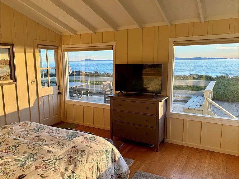 539 Sand Point Rd — Photo 24