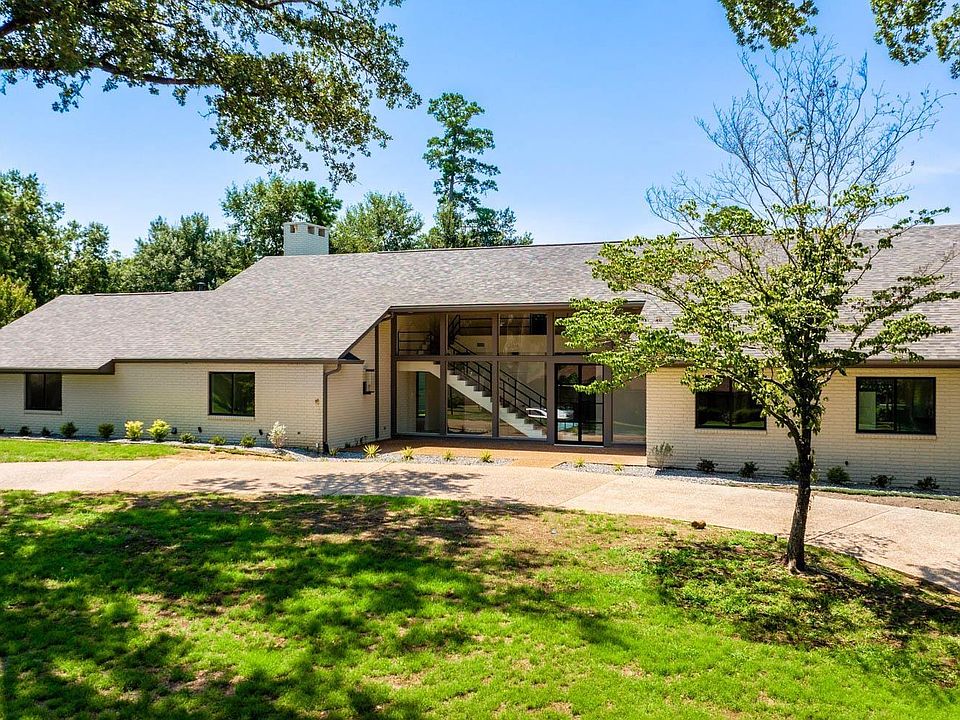 1st image of 7 Bedford Cir