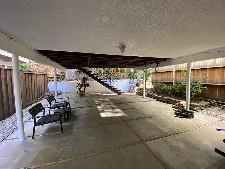 921 N Beverly Glen Blvd — Photo 2