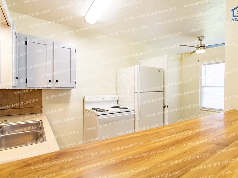 1308 NW Williams Ave — Photo 11