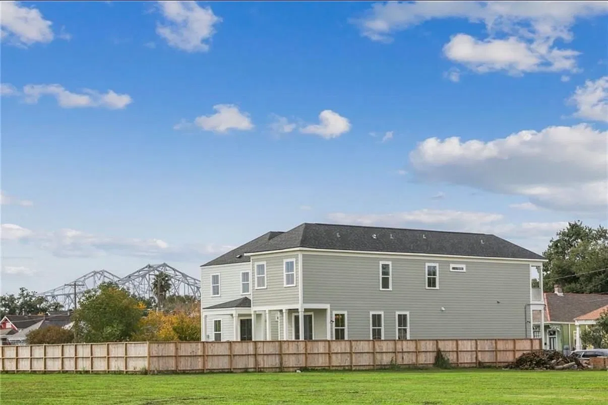 4 bed, 2.5 bath, 2115 sqft, $4,200 — Photo 3