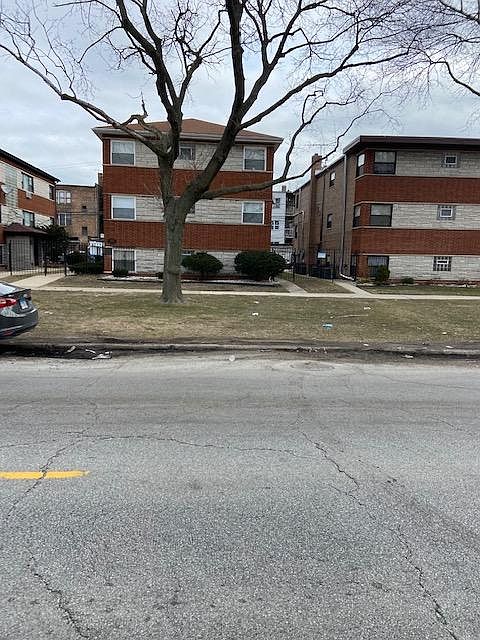 1st image of 8233 S King Dr #2E
