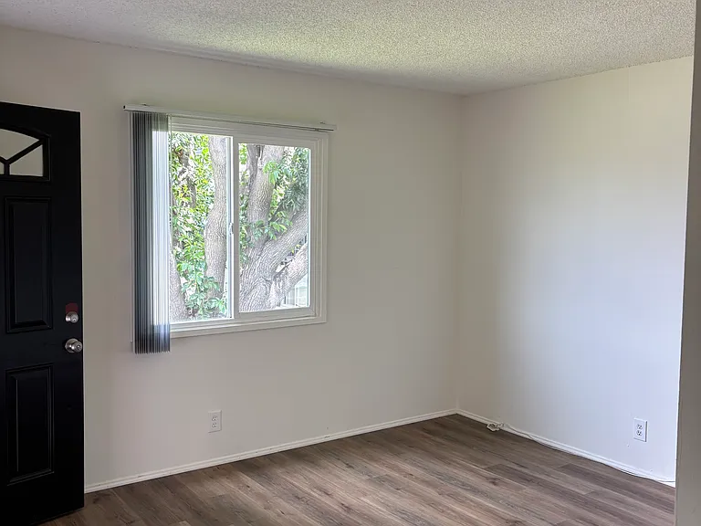 371 N Oak St #F — Photo 22