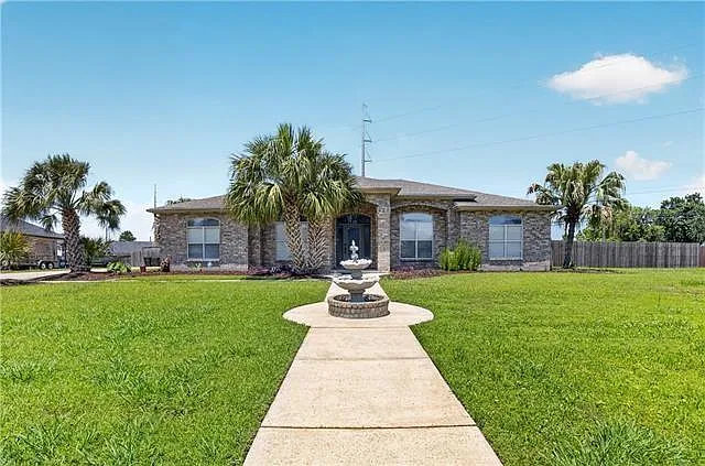4 bed, 3.5 bath, 2596 sqft, $4,200 — Photo 2