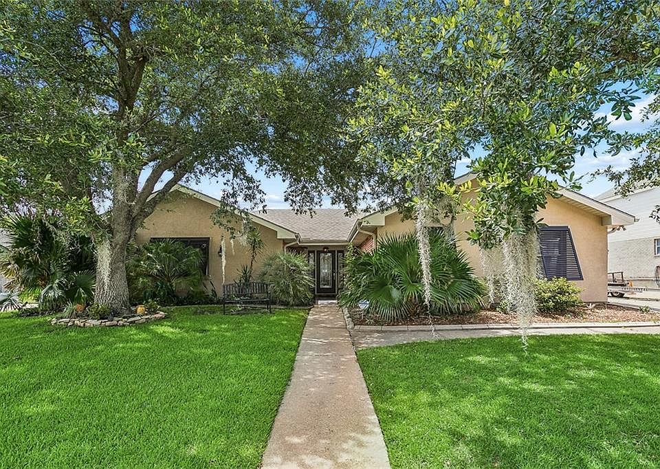 1st image of 138 Pebble Beach Dr