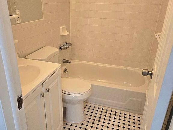 4th image of 306 E 80th St APT 3B