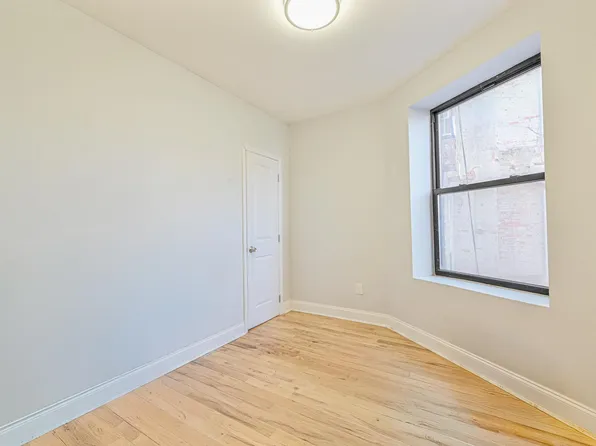 2243 Bathgate Avenue image 15 of 24