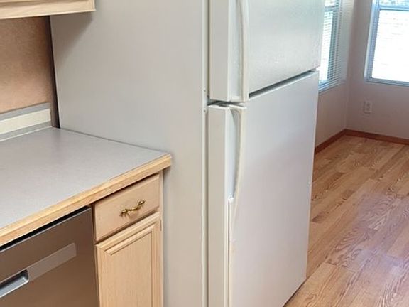 5th image of 3167 W Robin Rd